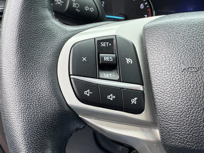 Ford Explorer Vehicle Image 18