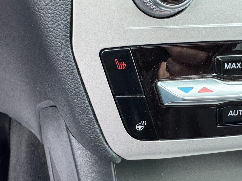 Ford Explorer Vehicle Image 22