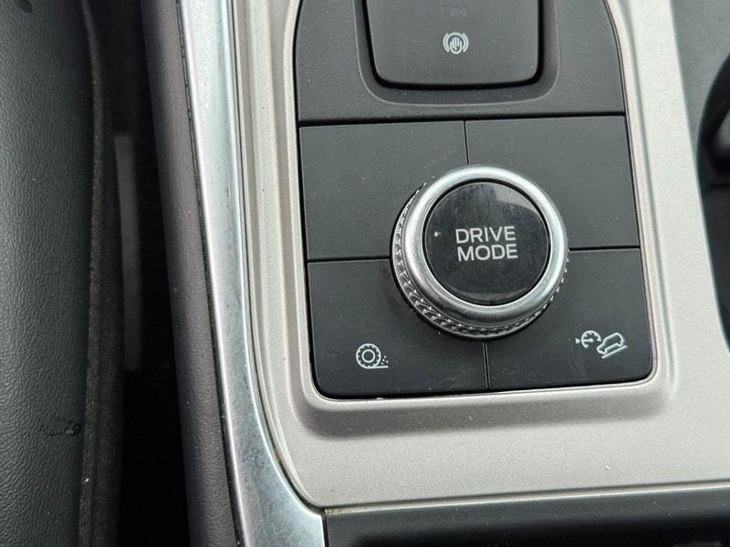 Ford Explorer Vehicle Image 23