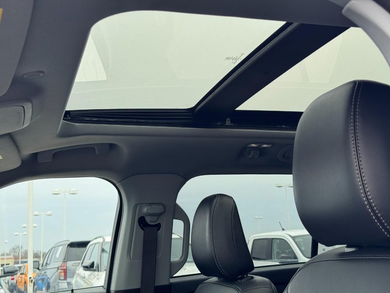 Ford Explorer Vehicle Image 26