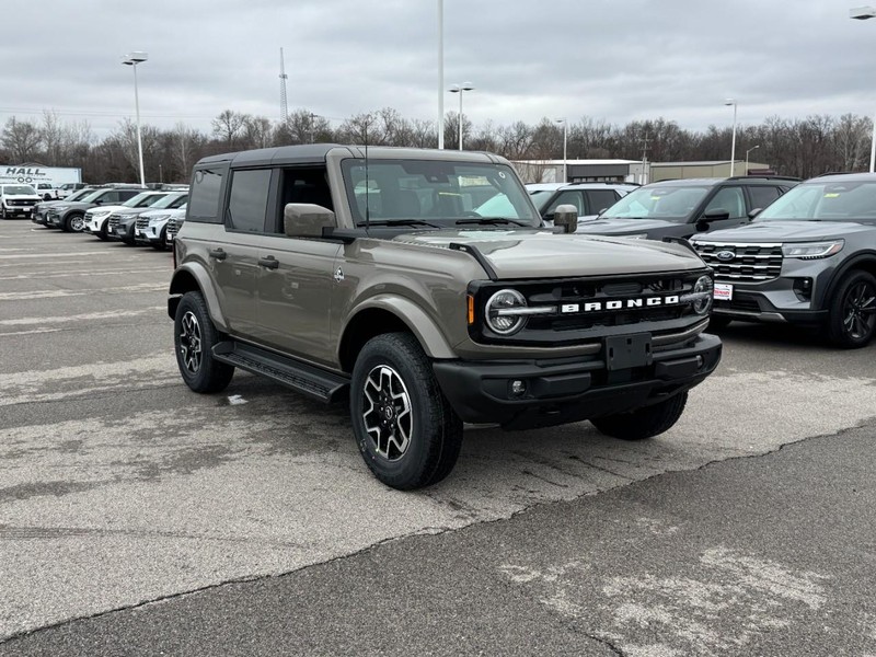 Ford Bronco Vehicle Image 02