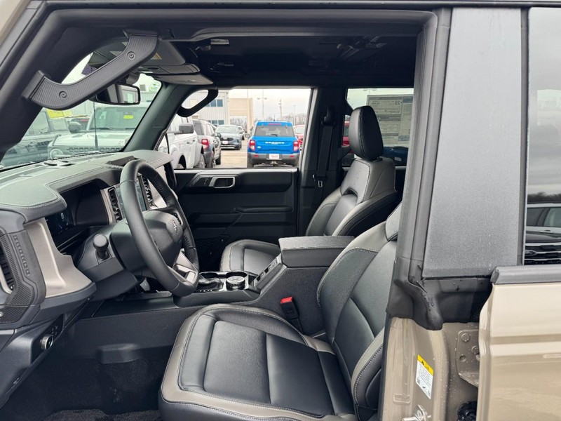 Ford Bronco Vehicle Image 16