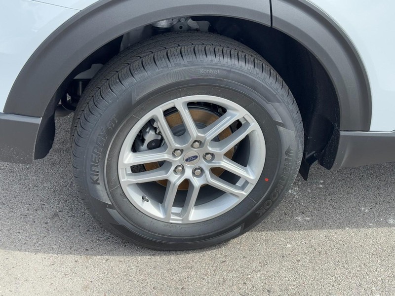 Ford Explorer Vehicle Full-screen Gallery Image 4