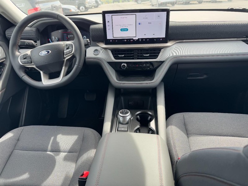 Ford Explorer Vehicle Full-screen Gallery Image 7