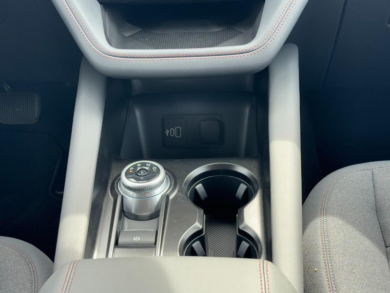 Ford Explorer Vehicle Full-screen Gallery Image 10