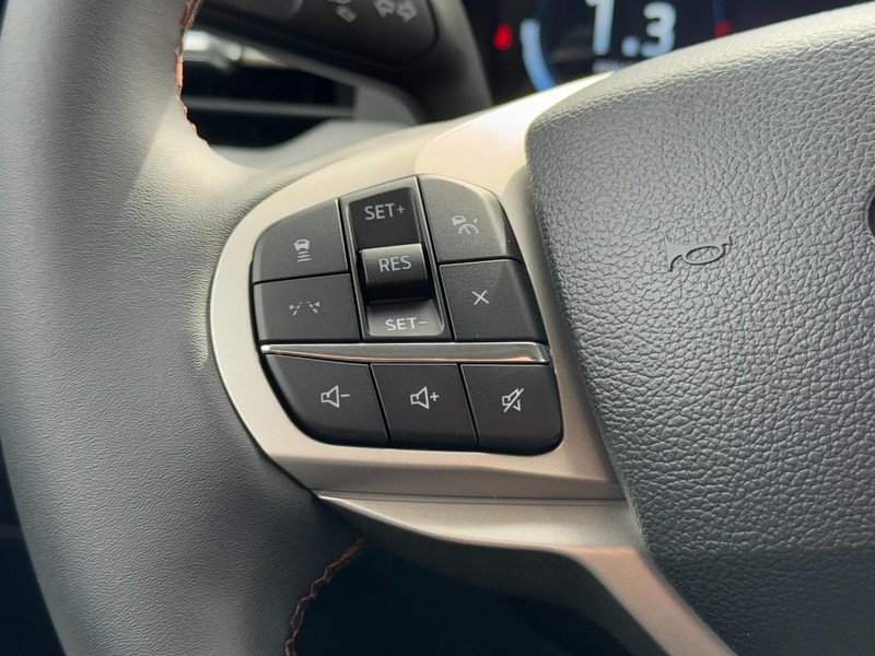 Ford Explorer Vehicle Full-screen Gallery Image 11