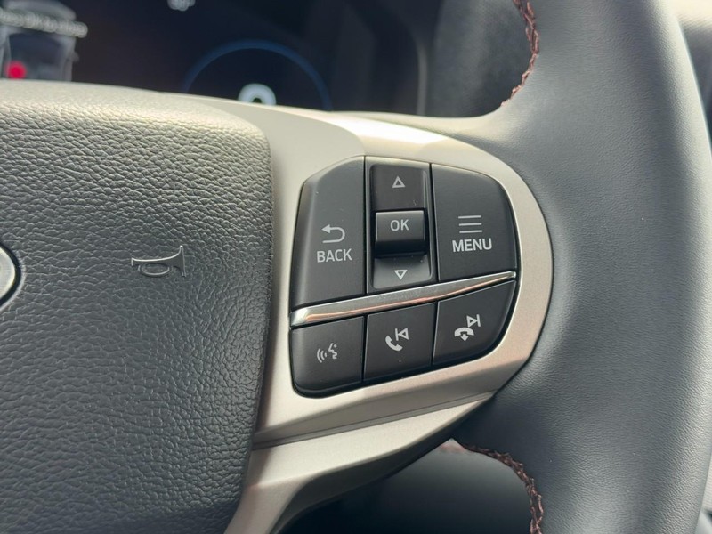 Ford Explorer Vehicle Full-screen Gallery Image 12