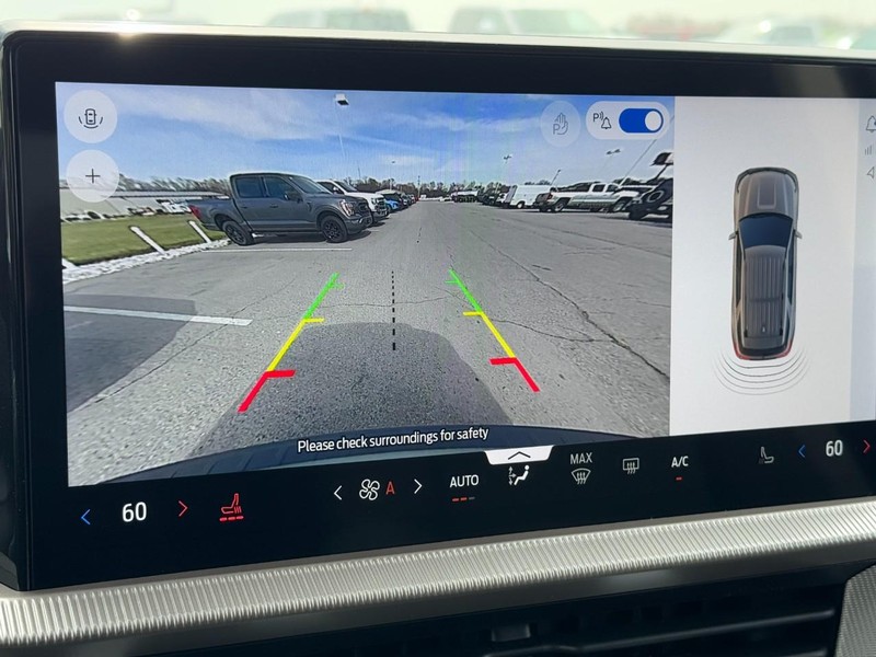 Ford Explorer Vehicle Full-screen Gallery Image 16