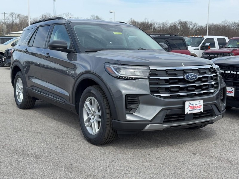 Ford Explorer Vehicle Full-screen Gallery Image 2