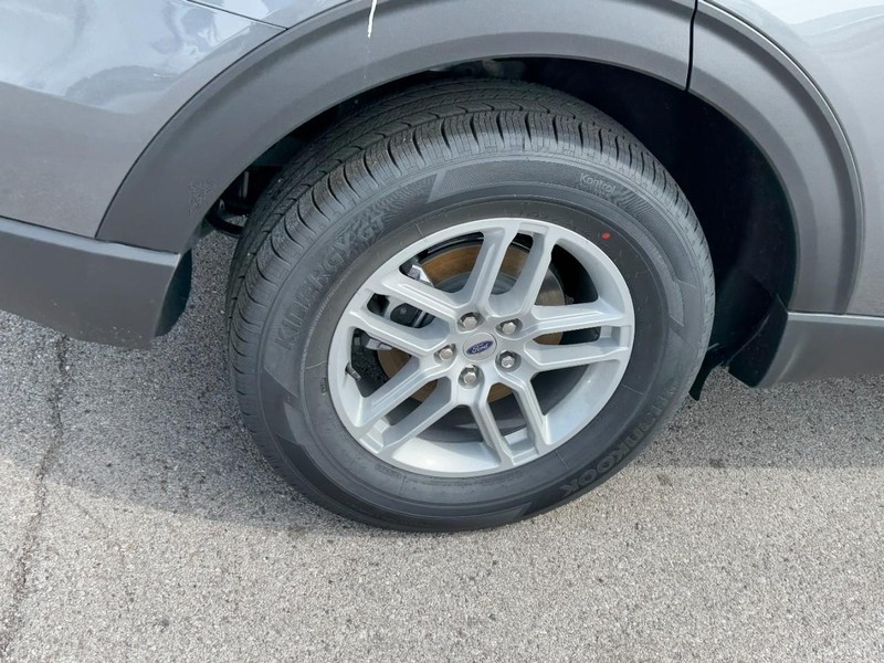 Ford Explorer Vehicle Full-screen Gallery Image 4