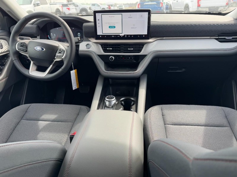 Ford Explorer Vehicle Full-screen Gallery Image 7