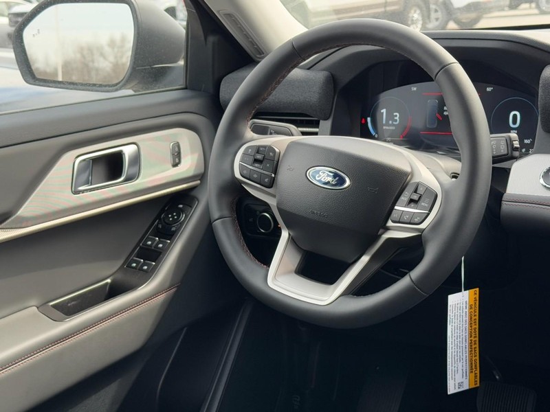 Ford Explorer Vehicle Full-screen Gallery Image 8