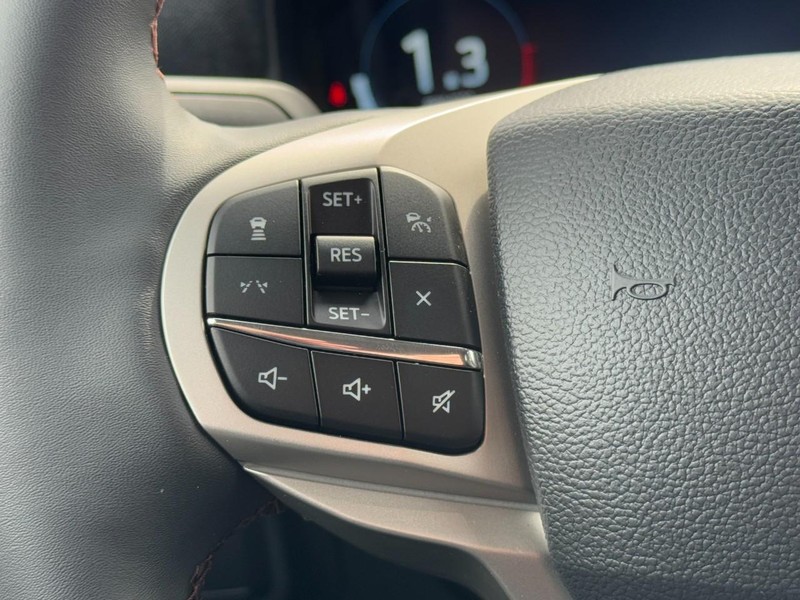 Ford Explorer Vehicle Full-screen Gallery Image 11