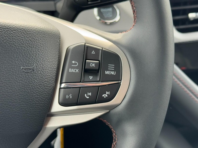 Ford Explorer Vehicle Full-screen Gallery Image 12