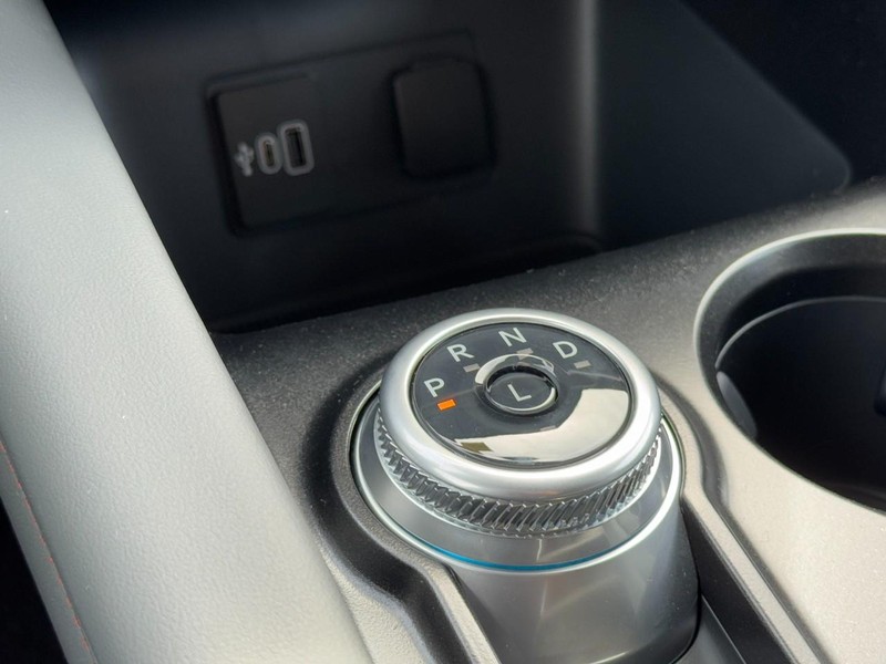 Ford Explorer Vehicle Full-screen Gallery Image 13