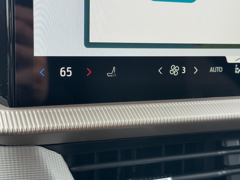 Ford Explorer Vehicle Full-screen Gallery Image 14