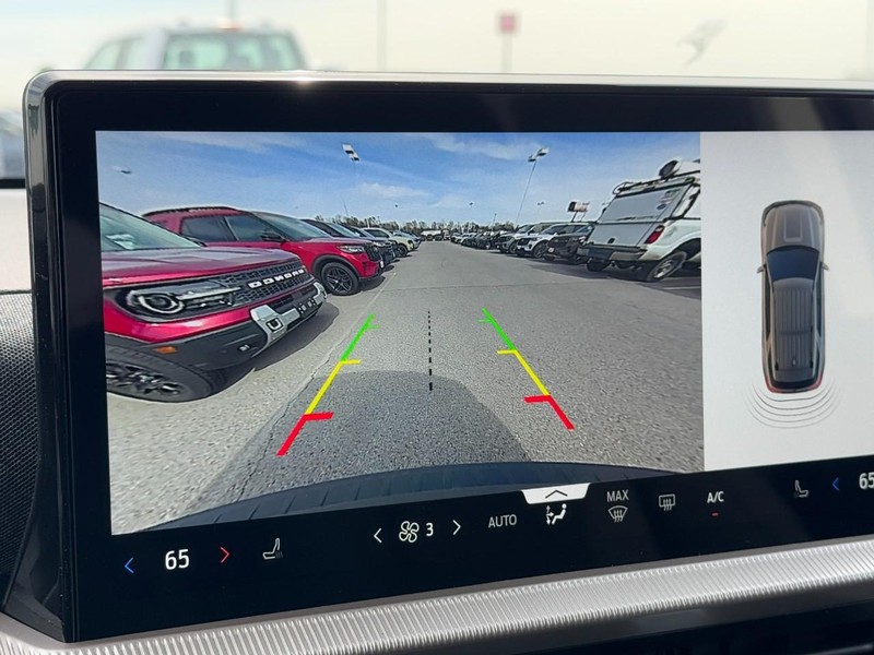 Ford Explorer Vehicle Full-screen Gallery Image 15