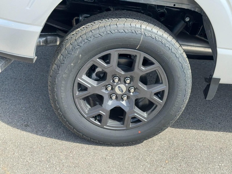 Ford F-150 Vehicle Full-screen Gallery Image 4