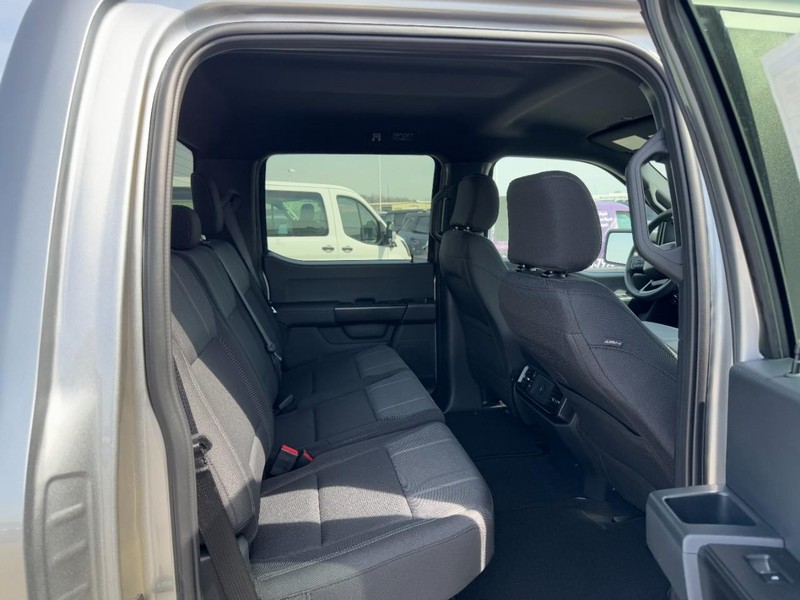 Ford F-150 Vehicle Full-screen Gallery Image 5