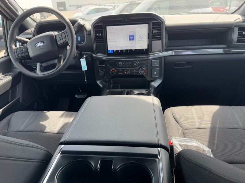 Ford F-150 Vehicle Full-screen Gallery Image 6