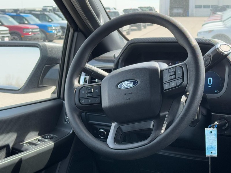 Ford F-150 Vehicle Full-screen Gallery Image 7