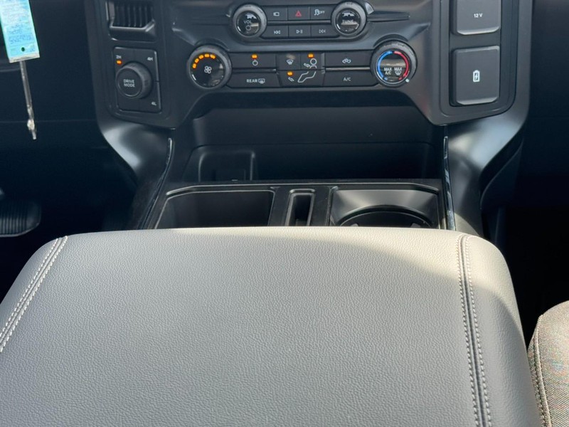 Ford F-150 Vehicle Full-screen Gallery Image 9