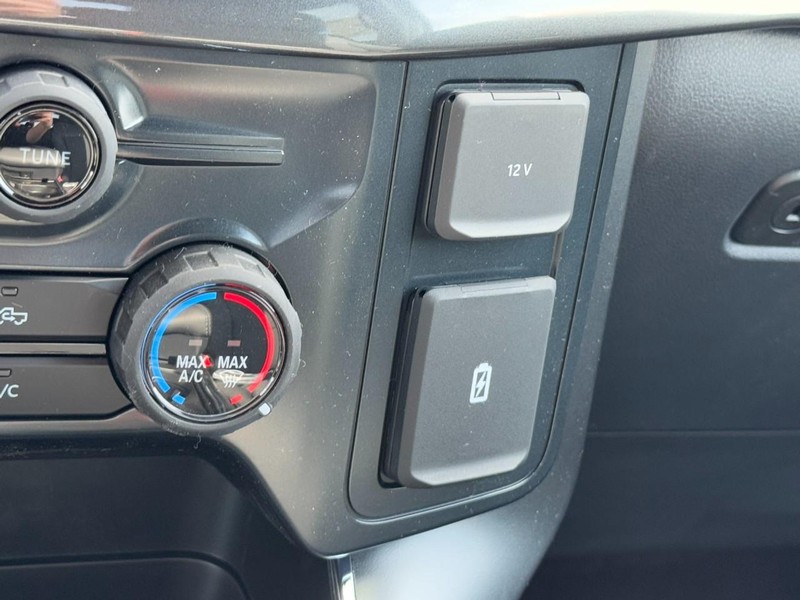 Ford F-150 Vehicle Full-screen Gallery Image 12