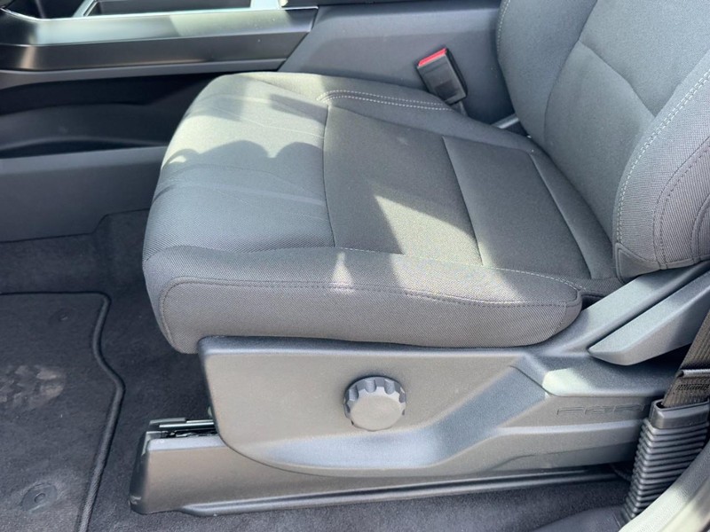 Ford F-150 Vehicle Full-screen Gallery Image 14