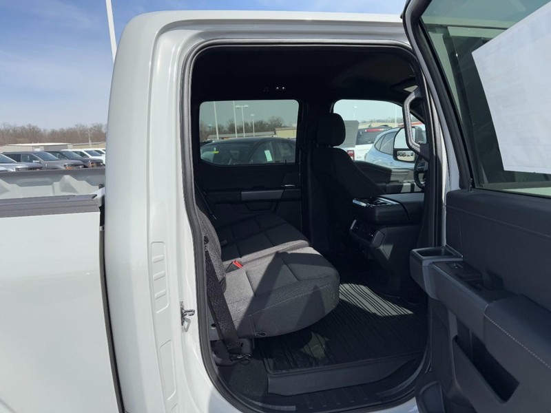 Ford F-150 Vehicle Full-screen Gallery Image 5