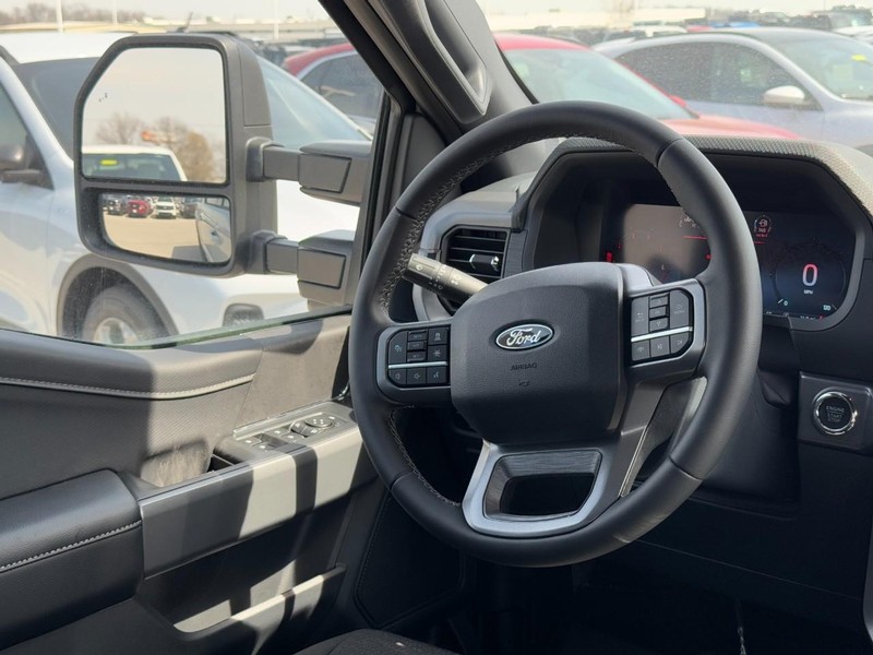 Ford F-150 Vehicle Full-screen Gallery Image 7