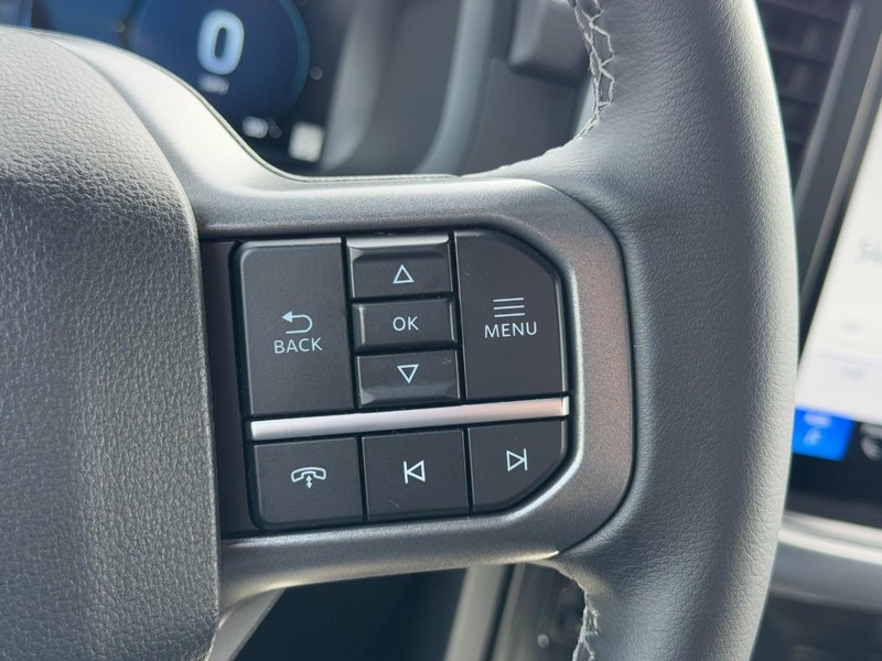 Ford F-150 Vehicle Full-screen Gallery Image 11