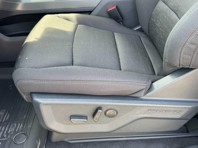 Ford F-150 Vehicle Full-screen Gallery Image 15