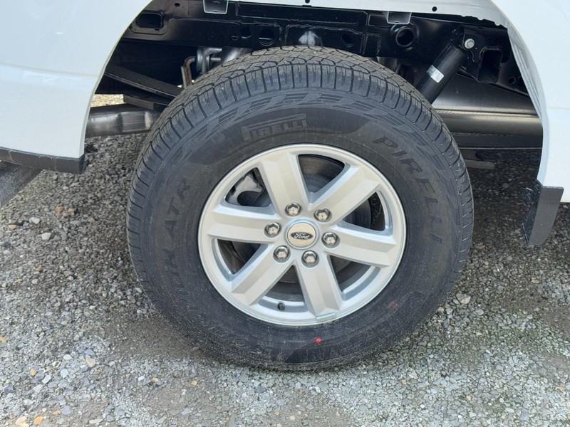 Ford F-150 Vehicle Full-screen Gallery Image 4