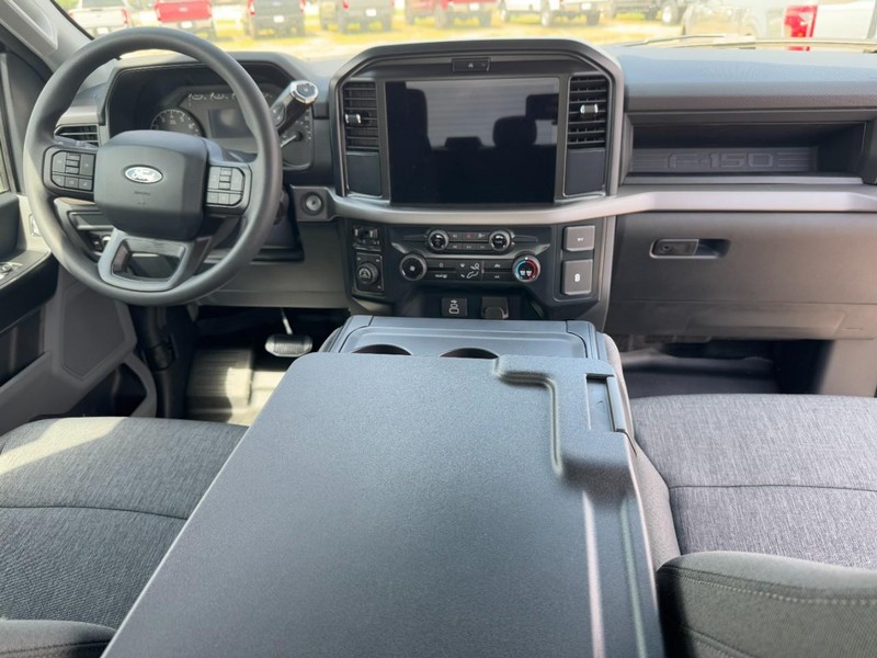 Ford F-150 Vehicle Full-screen Gallery Image 6