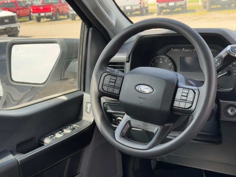 Ford F-150 Vehicle Full-screen Gallery Image 7