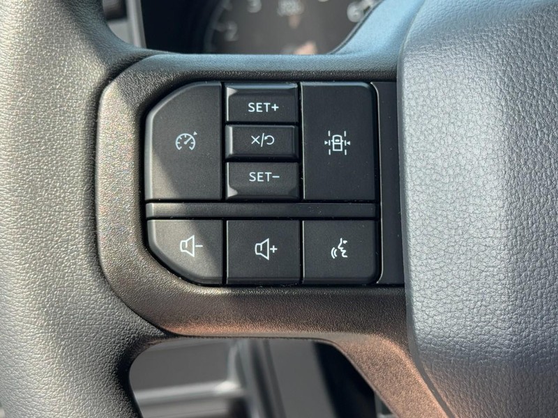 Ford F-150 Vehicle Full-screen Gallery Image 10