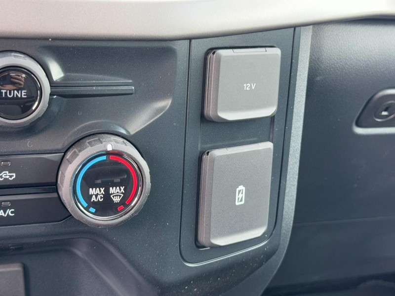 Ford F-150 Vehicle Full-screen Gallery Image 12