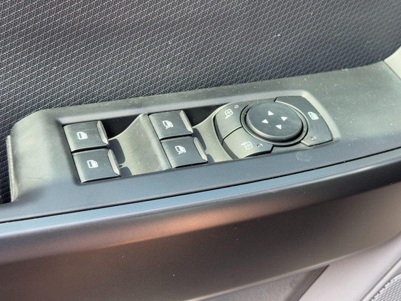 Ford F-150 Vehicle Full-screen Gallery Image 13