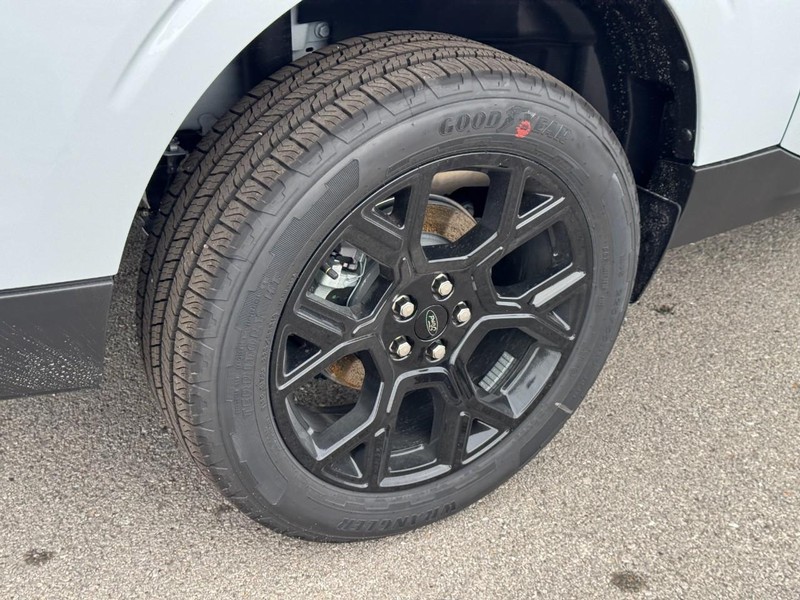 Ford Maverick Vehicle Image 04