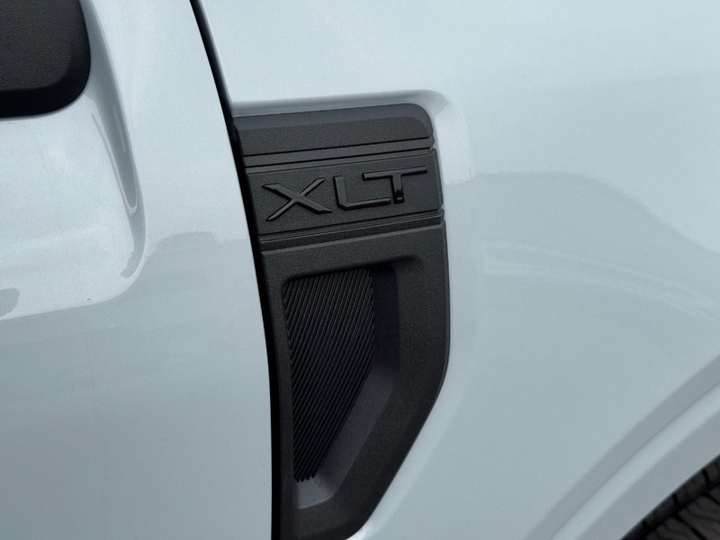 Ford Maverick Vehicle Image 10