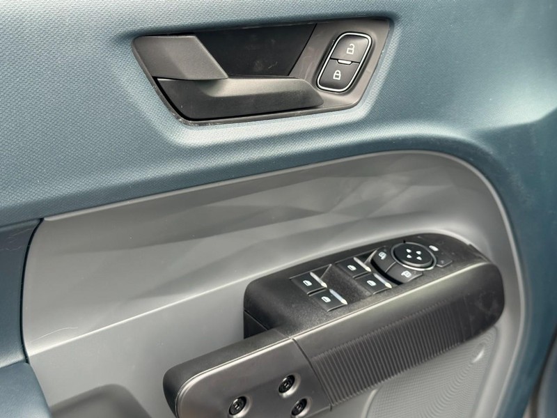 Ford Maverick Vehicle Image 11