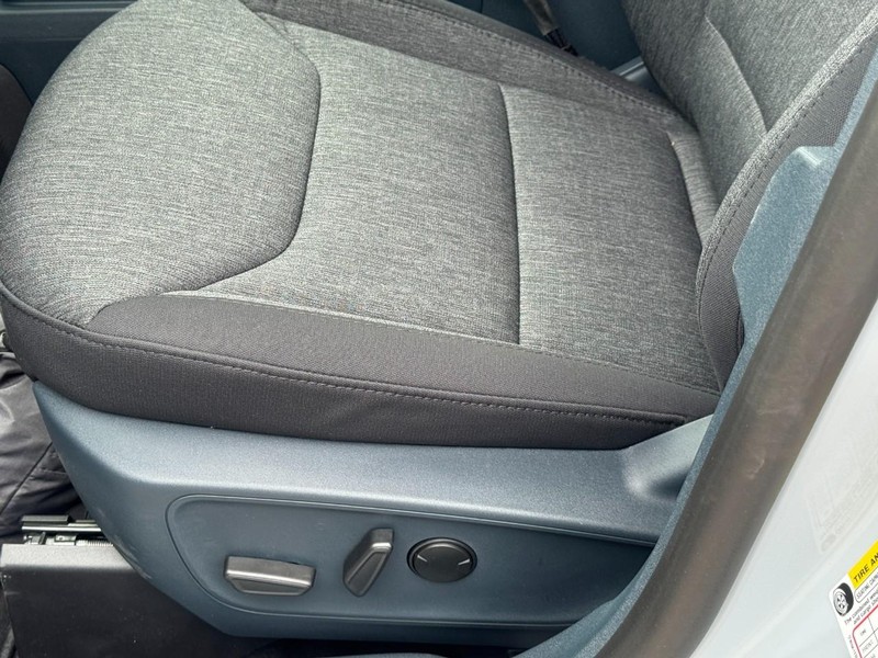 Ford Maverick Vehicle Image 12