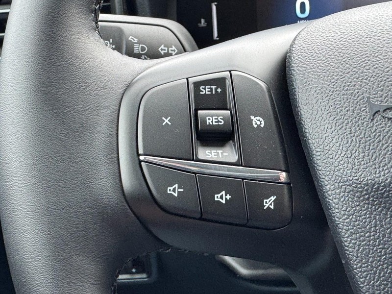 Ford Maverick Vehicle Image 14