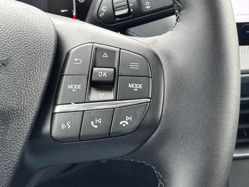 Ford Maverick Vehicle Image 15