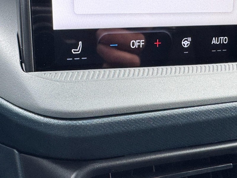 Ford Maverick Vehicle Image 16