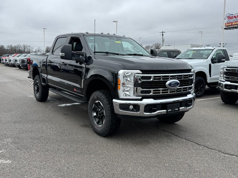 Ford Super Duty F-250 SRW Vehicle Full-screen Gallery Image 2