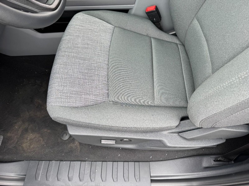 Ford Super Duty F-250 SRW Vehicle Full-screen Gallery Image 16