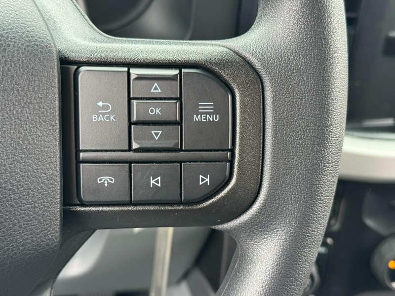 Ford Super Duty F-250 SRW Vehicle Full-screen Gallery Image 19