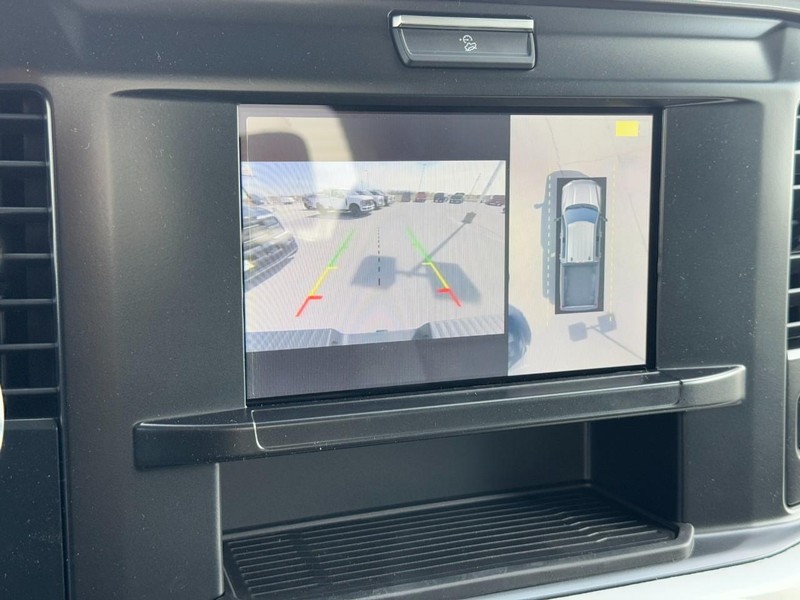 Ford Super Duty F-350 SRW Vehicle Full-screen Gallery Image 13