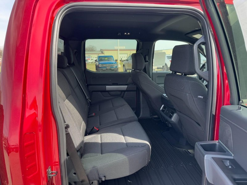 Ford F-150 Vehicle Full-screen Gallery Image 5